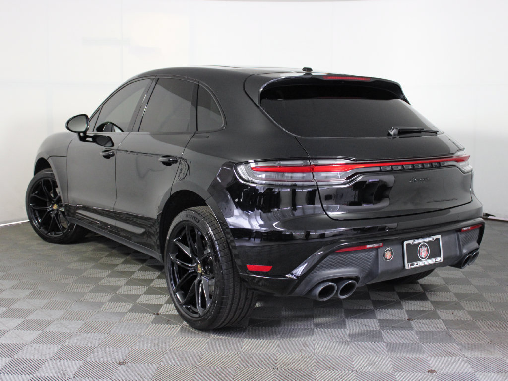 Certified 2022 Porsche Macan AWD/4WD image 3