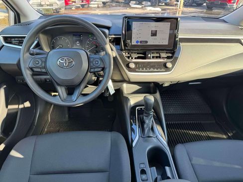 Used 2025 Toyota Corolla LE image 17