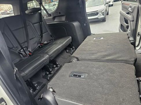 Used 2022 Chevrolet Suburban High Country image 19