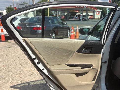 Used 2017 Honda Accord LX image 11