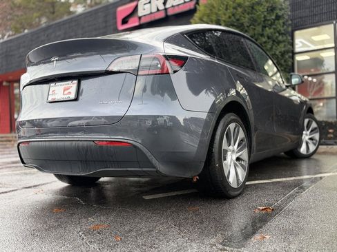 Used 2020 Tesla Model Y Long Range image 13