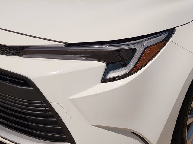 Used 2025 Toyota Corolla XLE FWD image 6