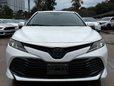 Used 2020 Toyota Camry LE FWD image 2