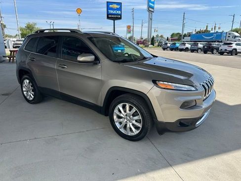 Used 2016 Jeep Cherokee Limited AWD/4WD image 3