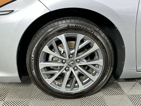 Certified 2025 Lexus ES 350 image 35