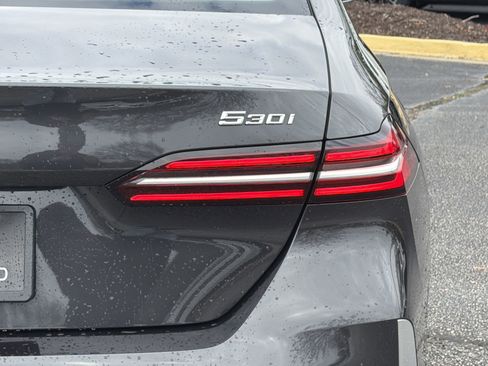 Certified 2025 BMW 530i w/ Premium Package image 28