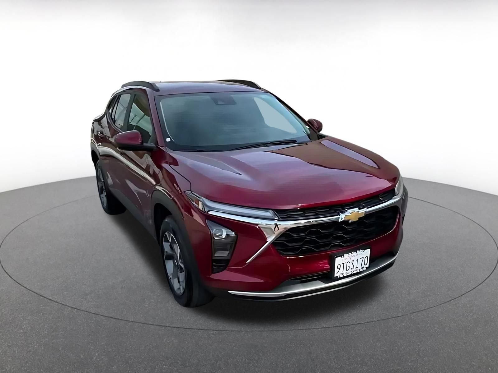 Used 2025 Chevrolet Trax LT w/ LT Convenience Package FWD image 3