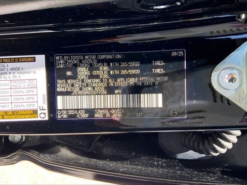 Used 2025 Toyota 4Runner Limited AWD/4WD image 35