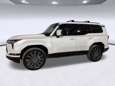 Used 2024 Lexus GX 550 w/ Accessory Package (Z1) AWD/4WD image 2