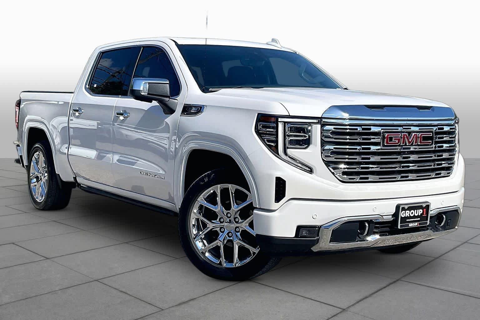 Used 2024 GMC Sierra 1500 Denali w/ Technology Package AWD/4WD image 3