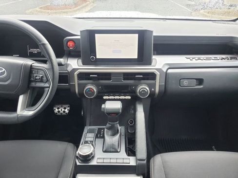 Used 2025 Toyota Tacoma TRD Sport image 13