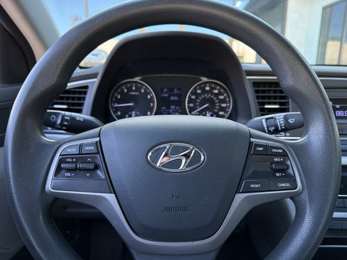 Used 2017 Hyundai Elantra SE FWD image 20