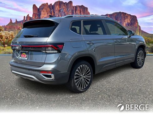 New 2026 Volkswagen Taos SE FWD image 8