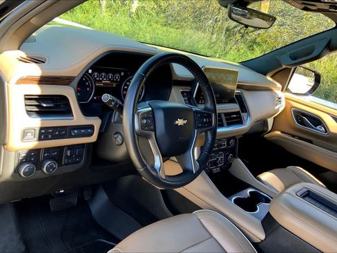 Used 2021 Chevrolet Tahoe Premier w/ Premium Package image 15