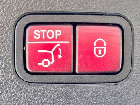 Certified 2022 Mercedes-Benz GLC 300 4MATIC image 38