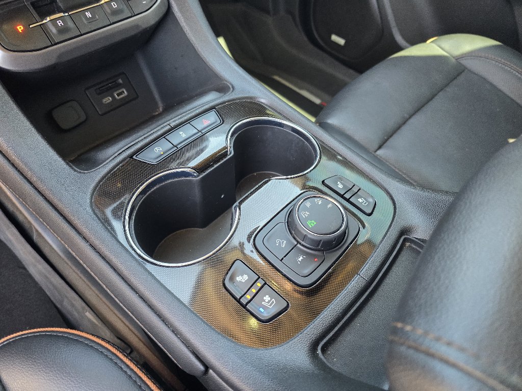 Used 2023 GMC Acadia AT4 w/ Technology Package AWD/4WD image 19