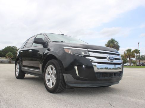 Used 2011 Ford Edge SEL FWD image 18