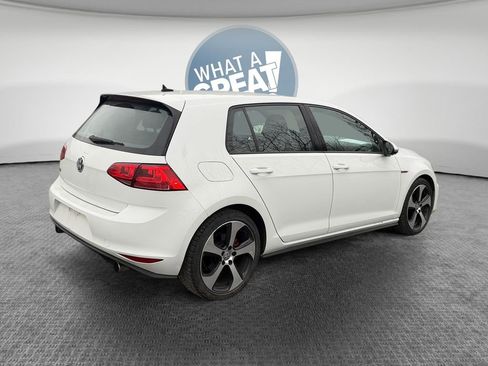 Used 2017 Volkswagen Golf 4-Door FWD image 3