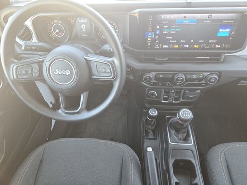 Used 2025 Jeep Wrangler Unlimited Sport AWD/4WD image 29