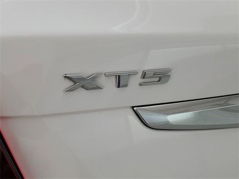 Used 2022 Cadillac XT5 Premium Luxury w/ Technology Package image 8