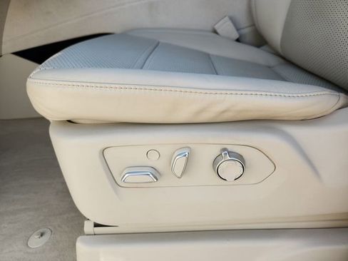 Used 2022 Cadillac Escalade Sport Platinum AWD/4WD image 11