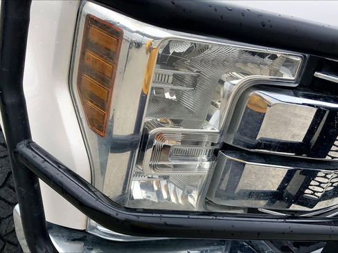 Used 2019 Ford F250 Lariat w/ Lariat Ultimate Package image 27