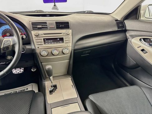 Used 2010 Toyota Camry SE FWD image 26
