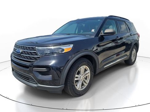 Used 2022 Ford Explorer XLT w/ Class IV Trailer Tow Package RWD image 4