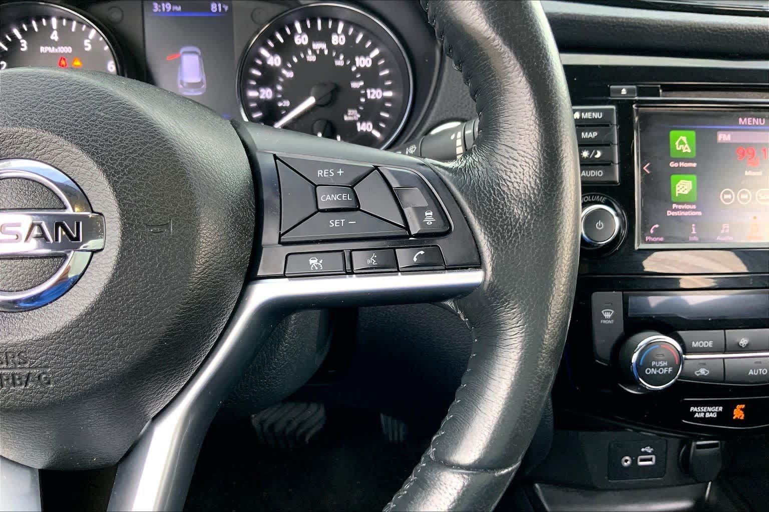 Used 2018 Nissan Rogue SV w/ Premium Package FWD image 24