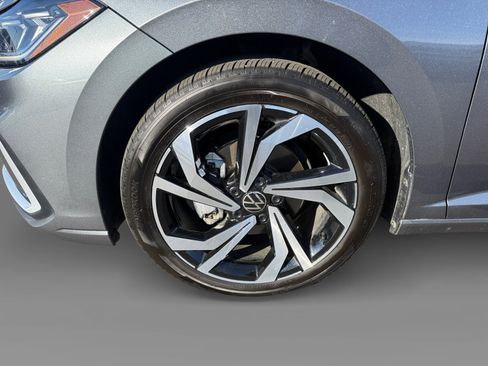 Certified 2025 Volkswagen Jetta SEL image 9