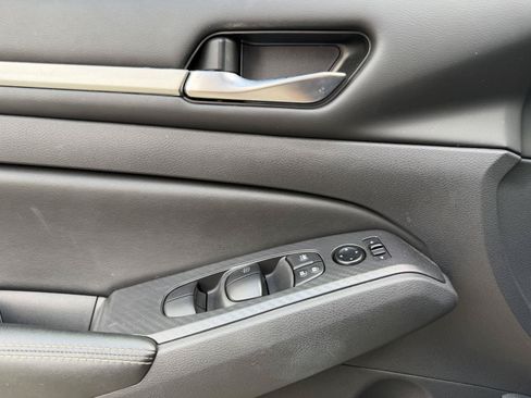 Used 2022 Nissan Altima 2.5 SV FWD image 5