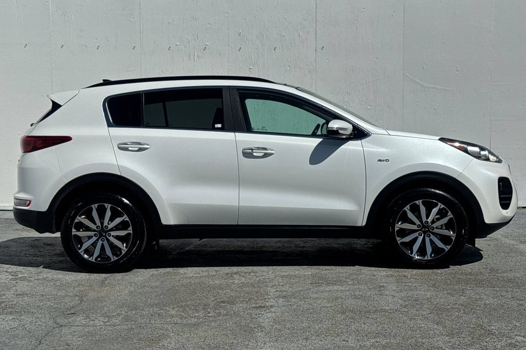 Used 2018 Kia Sportage EX w/ Option Group 040 AWD/4WD image 2