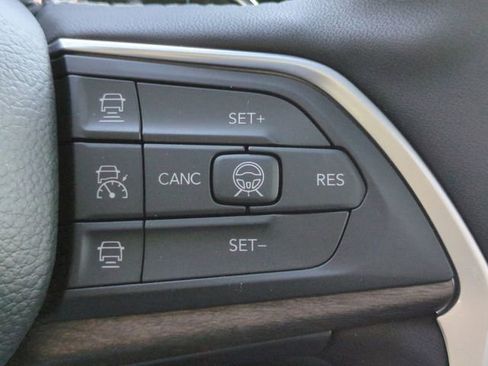 New 2026 Jeep Grand Cherokee Limited w/ Limited Altitude Package AWD/4WD image 27