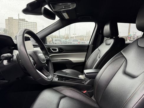 Used 2024 Jeep Compass Limited image 15