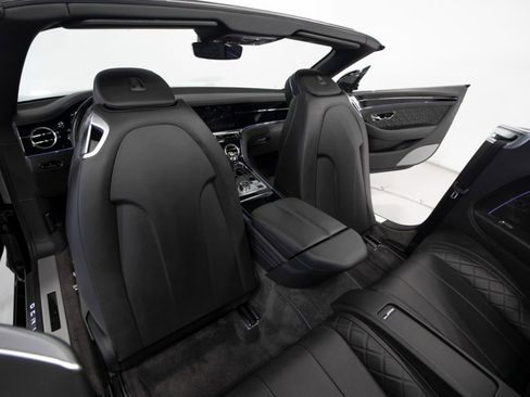Used 2020 Bentley Continental GT V8 image 40