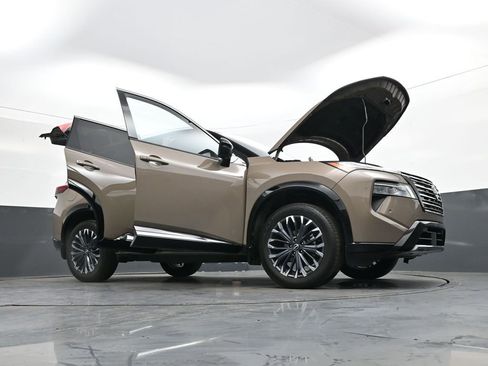 Used 2024 Nissan Rogue Platinum image 43