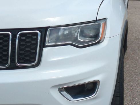 Used 2018 Jeep Grand Cherokee Laredo AWD/4WD image 11