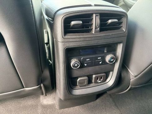 Used 2019 Buick Envision Essence image 17