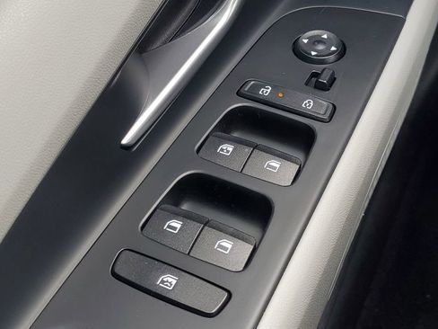 Used 2025 Hyundai Elantra Limited image 17