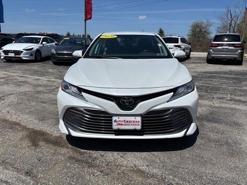 Used 2020 Toyota Camry XLE FWD image 2