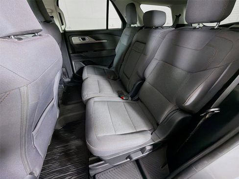 Used 2025 Ford Explorer Active AWD/4WD image 21