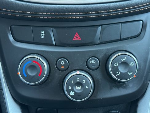 Used 2022 Chevrolet Trax LT w/ Midnight Edition AWD/4WD image 29