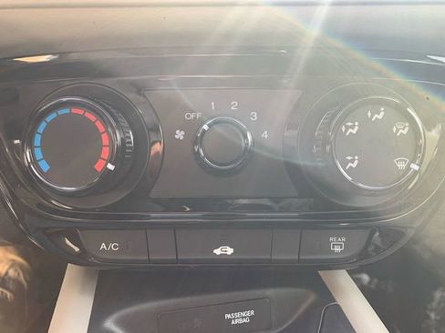 Used 2022 Honda HR-V LX image 32