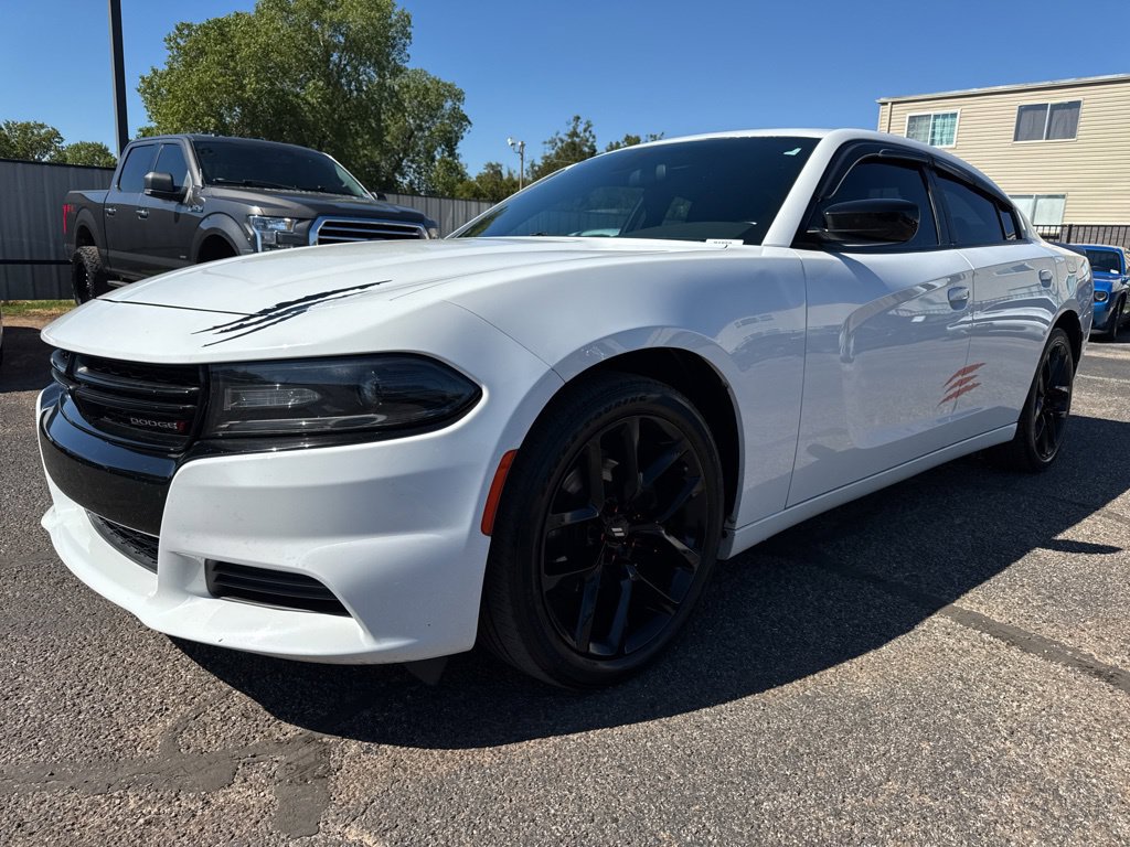 Used 2021 Dodge Charger SXT w/ Blacktop Package RWD image 3