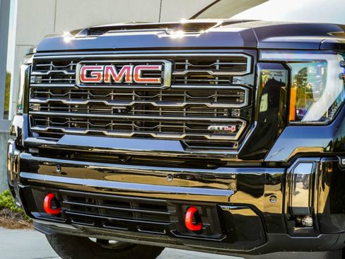 Used 2024 GMC Sierra 2500 AT4 w/ AT4 Premium Plus Package AWD/4WD image 2