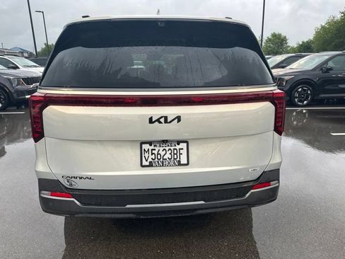 Certified 2025 Kia Carnival SX Prestige FWD image 18
