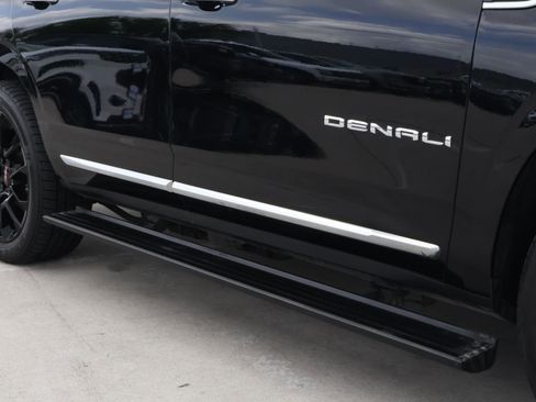 Used 2022 GMC Yukon Denali w/ Denali Ultimate Package RWD image 9
