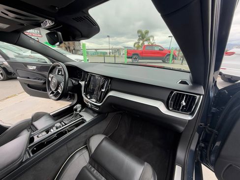 Used 2019 Volvo S60 T5 R-Design image 15