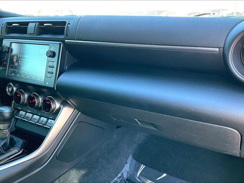 Used 2022 Toyota GR86 Premium w/ ALL Weather Mat Package (TMS) image 18