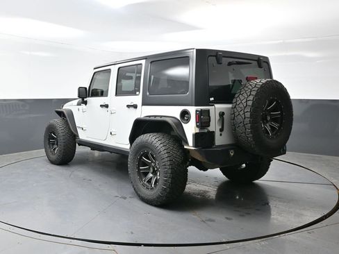 Used 2016 Jeep Wrangler Unlimited Rubicon w/ Connectivity Group image 10